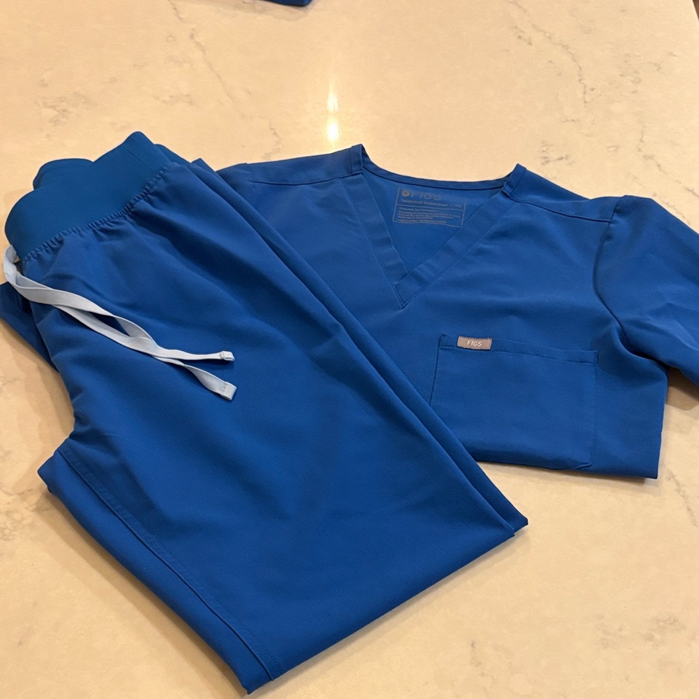 Figs Women's Royal Blue scrub set